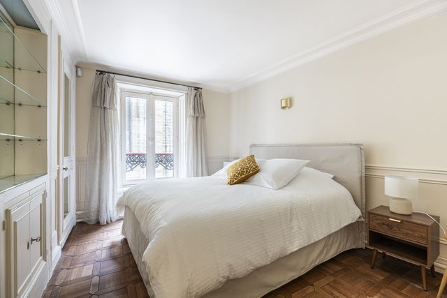 Appartement F2 à louer - 2 pièces - 69,20 m2 - Paris - 75006 - ILE-DE-FRANCE